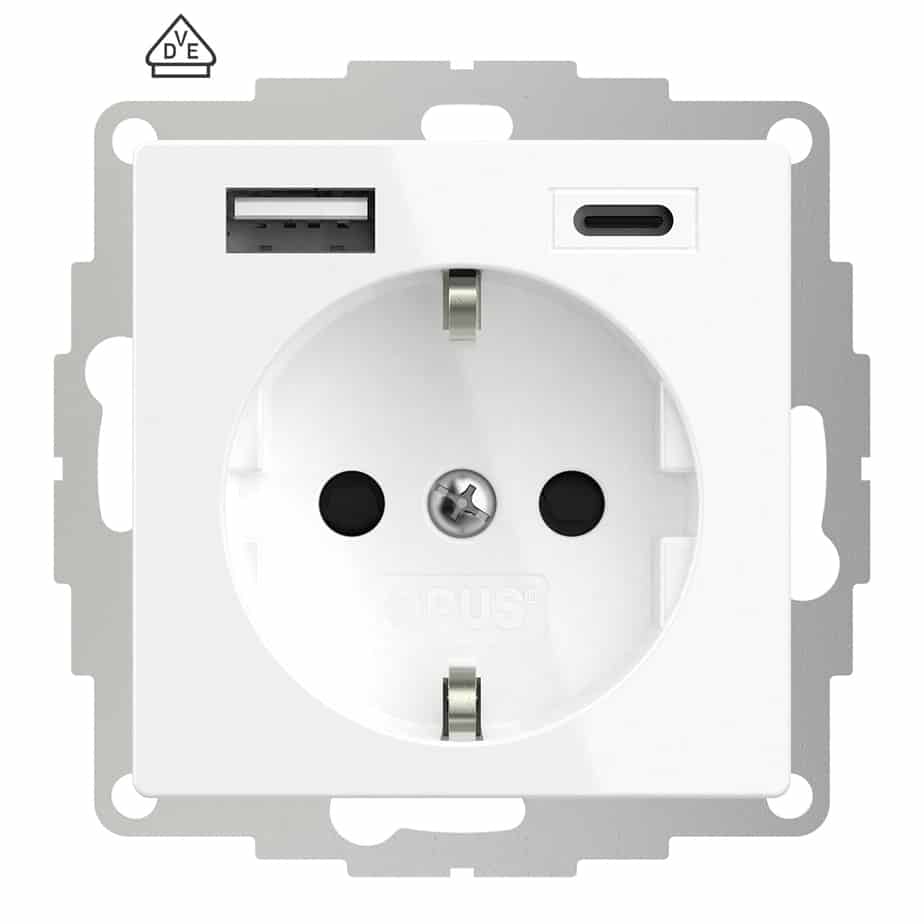 De OPUS® wandcontactdoos met USB A- en USB C-aansluiting